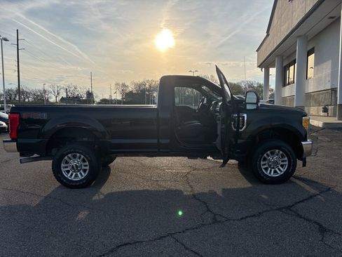 Used 2017 Ford F250 XLT w/ FX4 Off-Road Package image 8