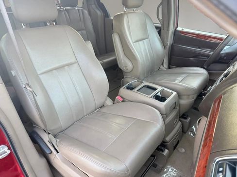 Used 2013 Chrysler Town & Country Touring w/ Trailer Tow Group image 18