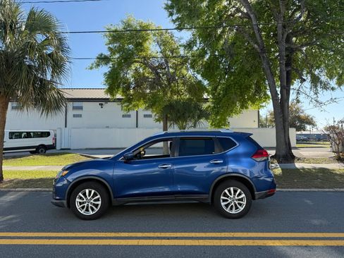 Used 2017 Nissan Rogue SV FWD image 5