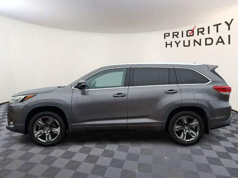 Used 2017 Toyota Highlander Limited Platinum image 7