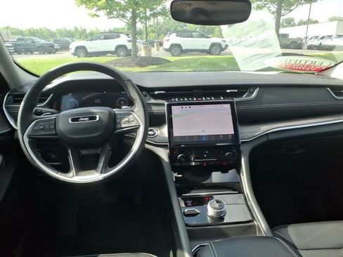 Certified 2024 Jeep Grand Cherokee Limited w/ Black Appearance Package AWD/4WD image 11