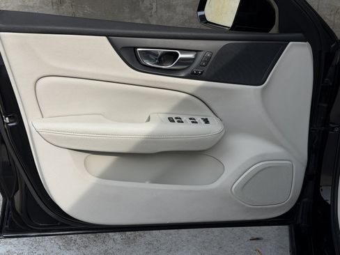 Used 2020 Volvo S60 T5 Momentum image 20