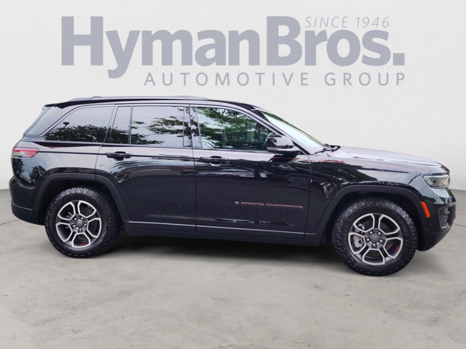 Used 2022 Jeep Grand Cherokee Trailhawk w/ ADV Protech Group II AWD/4WD image 2
