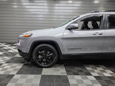 Used 2017 Jeep Cherokee High Altitude FWD image 37