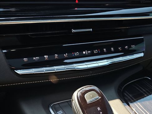 Used 2021 Cadillac Escalade Sport w/ Driver Assist Tech Package AWD/4WD image 17