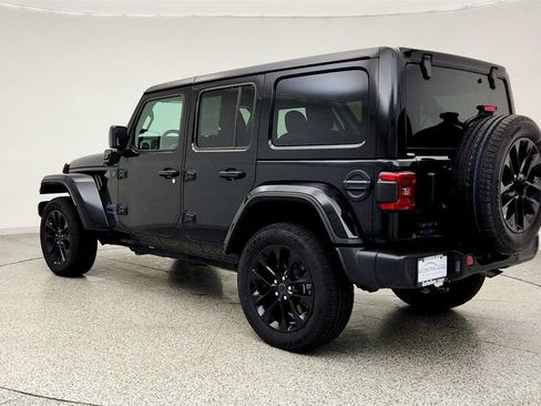 Used 2025 Jeep Wrangler Unlimited Sahara w/ Safety Group image 7