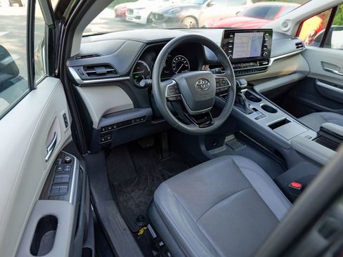 Used 2023 Toyota Sienna Limited AWD/4WD image 14