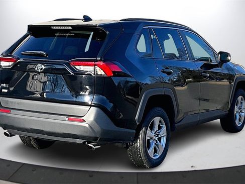 Used 2022 Toyota RAV4 XLE image 9