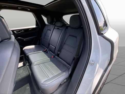Used 2021 Porsche Cayenne AWD/4WD image 19