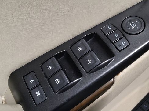 Used 2018 GMC Yukon XL Denali image 27