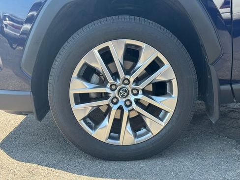 Used 2020 Toyota RAV4 XLE Premium image 10