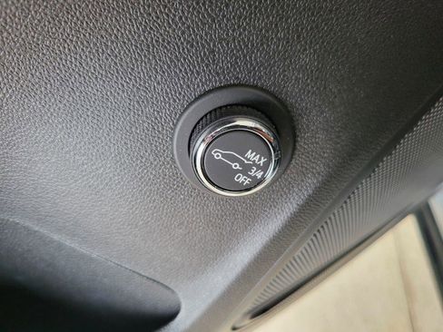 Used 2023 Buick Envision Essence image 25