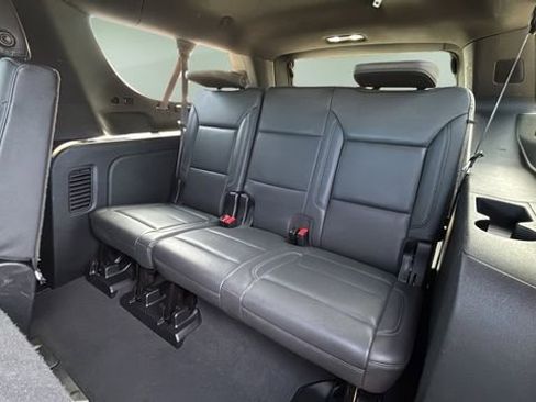 Used 2024 Chevrolet Suburban LT RWD image 33