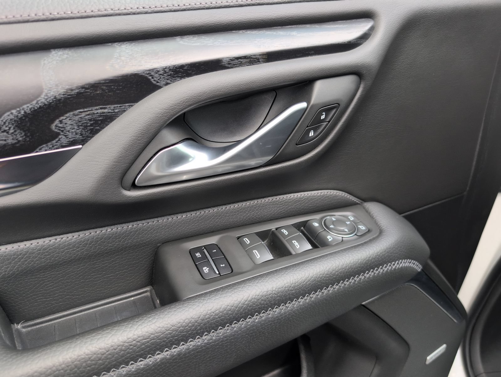 Used 2022 GMC Yukon Denali AWD/4WD image 8