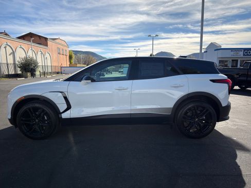 New 2026 Chevrolet Blazer EV LT w/ LPO, Blackout Package FWD image 5