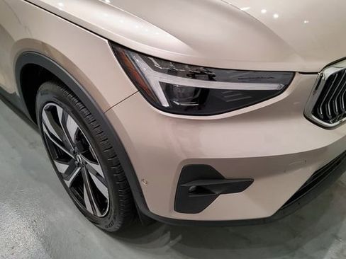 Used 2024 Volvo XC40 B5 Plus w/ Protection Package Premier AWD/4WD image 7