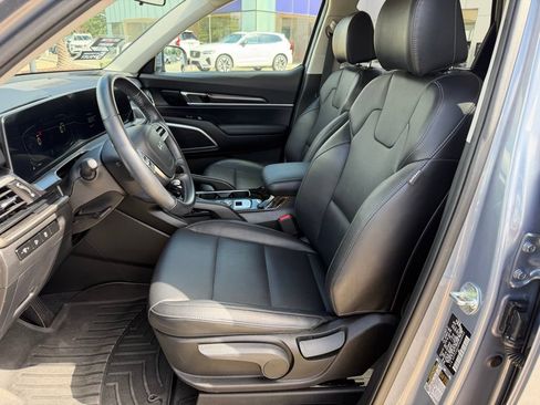 Used 2023 Kia Telluride LX FWD image 10