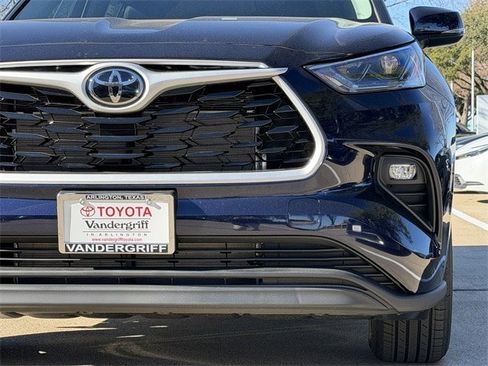 New 2026 Toyota Highlander XLE image 9