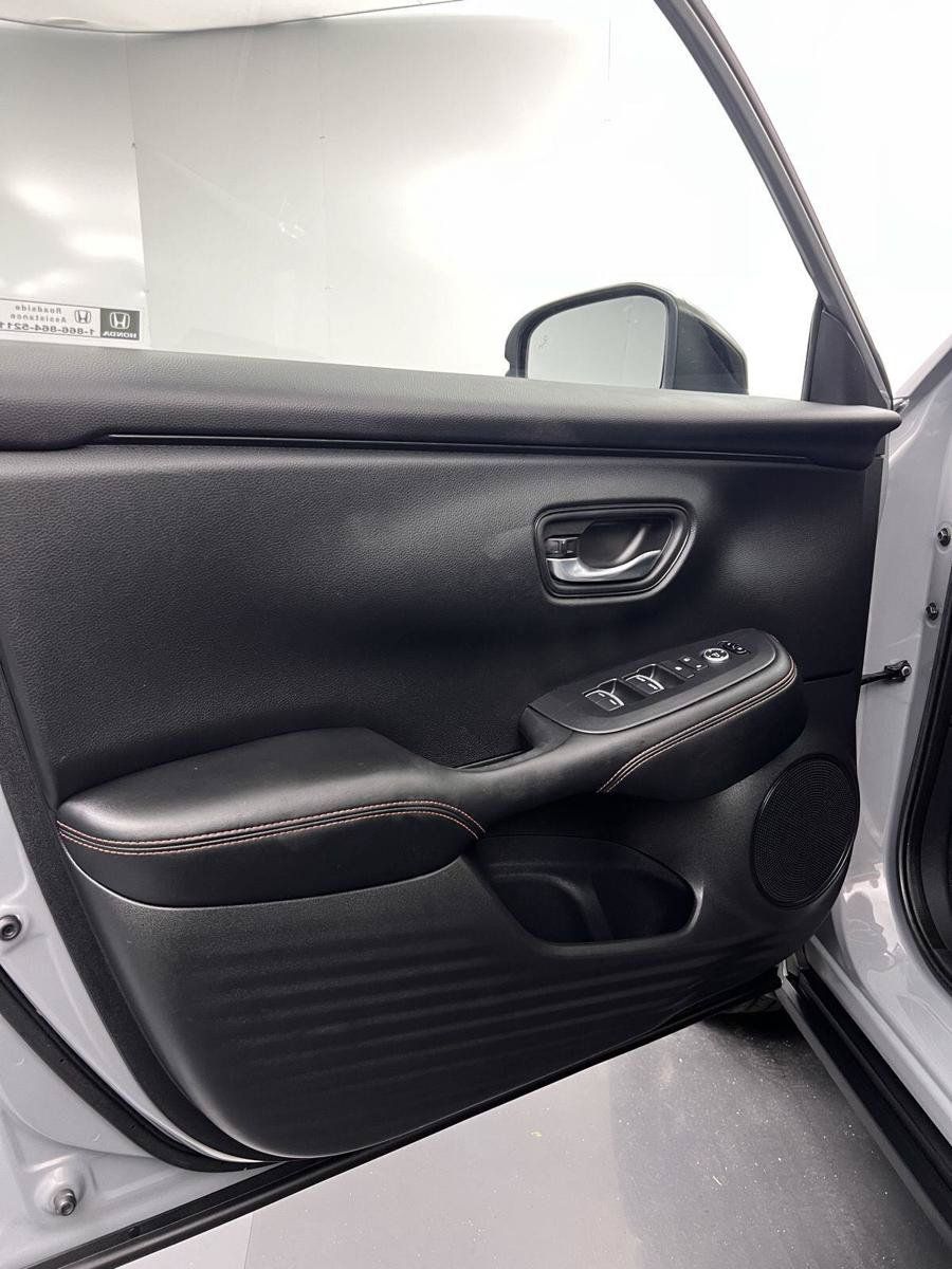 Certified 2025 Honda HR-V Sport image 14