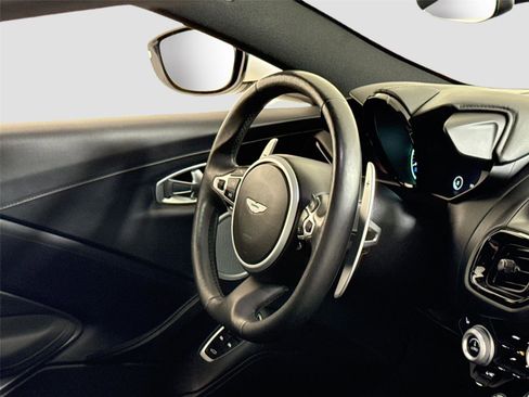 Used 2022 Aston Martin V8 Vantage Coupe image 29