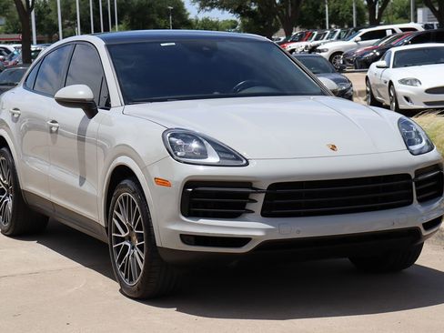 Used 2022 Porsche Cayenne Platinum Edition image 2