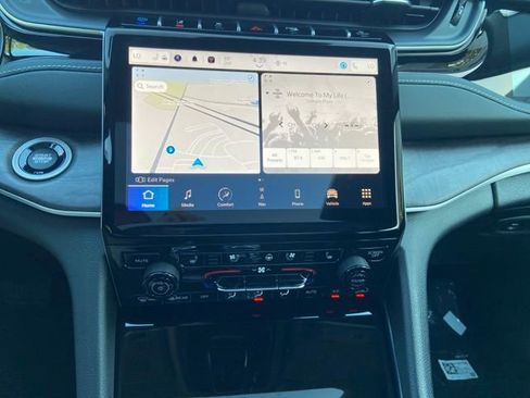 Used 2023 Jeep Grand Cherokee 30th Anniversary image 18