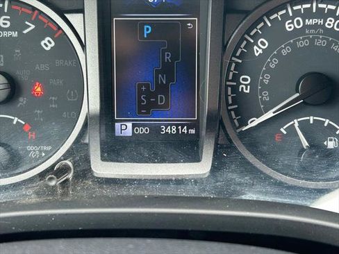 Certified 2022 Toyota Tacoma TRD Off-Road AWD/4WD image 35