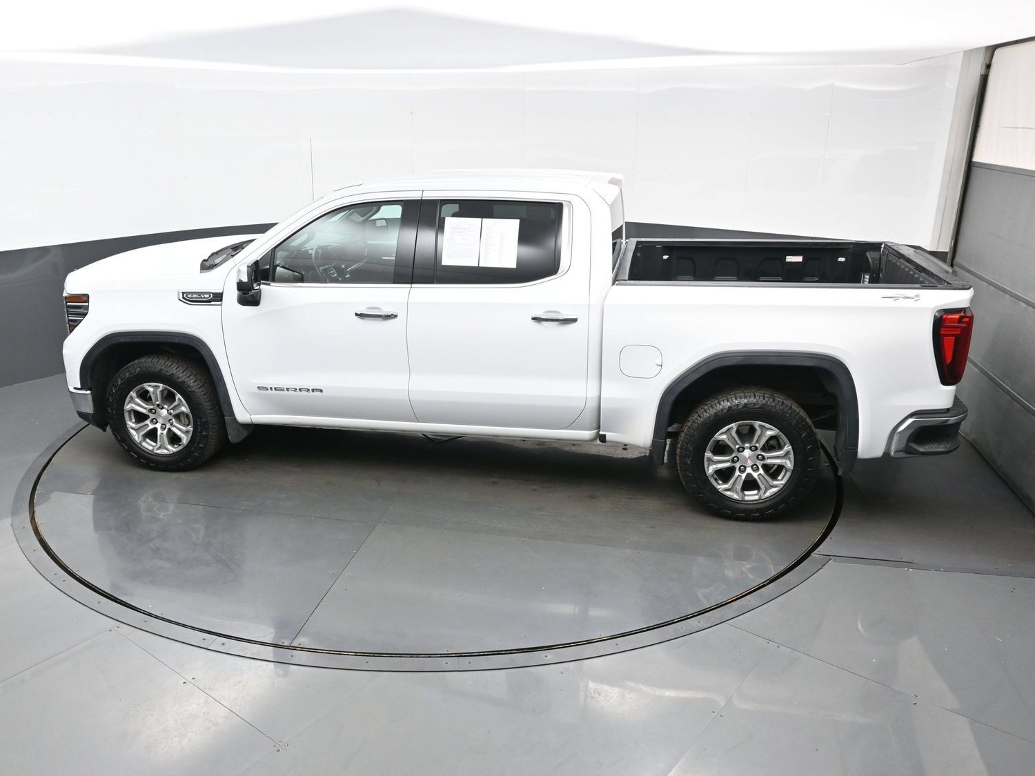 Used 2024 GMC Sierra 1500 SLT AWD/4WD image 36