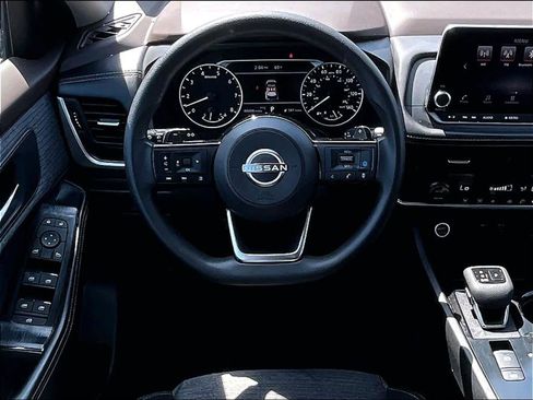 Certified 2023 Nissan Rogue SV image 18