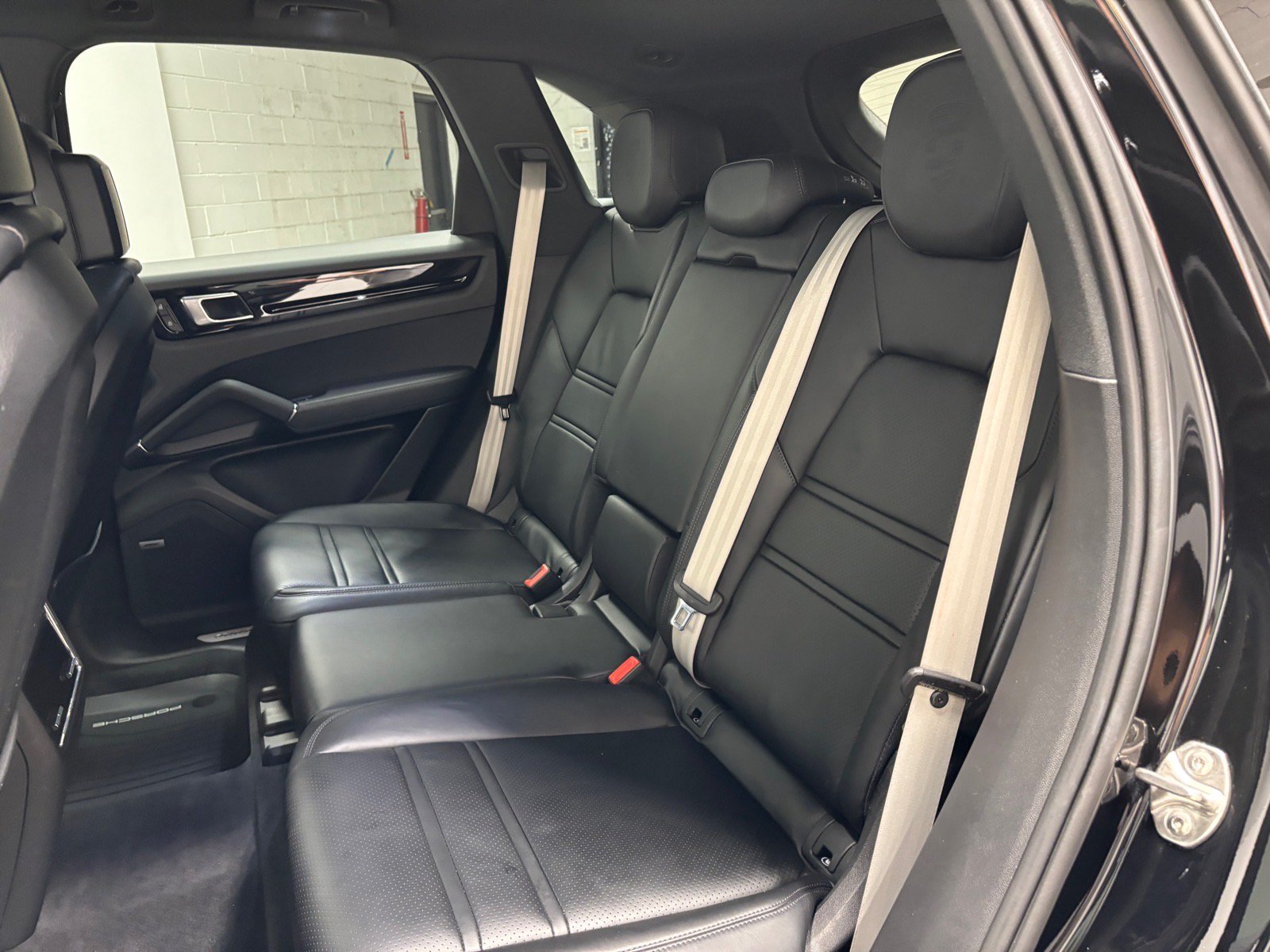 Used 2023 Porsche Cayenne Platinum Edition AWD/4WD image 25