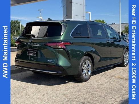 Used 2022 Toyota Sienna Platinum AWD/4WD image 3