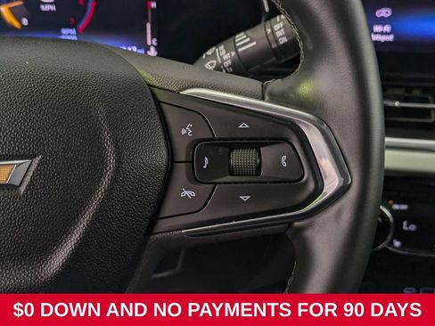 Used 2025 Chevrolet Trax LT w/ LT Convenience Package FWD image 27
