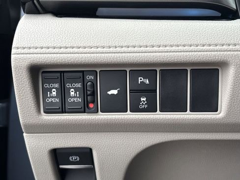 Used 2025 Honda Odyssey Touring image 18