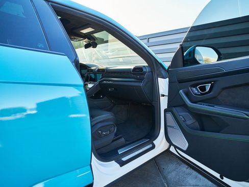 Used 2021 Lamborghini Urus image 21