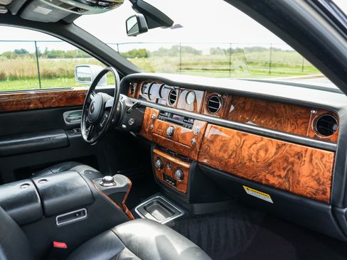 Used 2005 Rolls-Royce Phantom Sedan RWD image 26