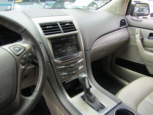 Used 2013 Lincoln MKX FWD image 11