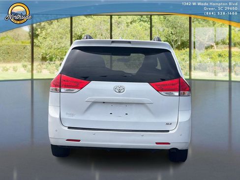 Used 2014 Toyota Sienna XLE w/ XLE Premium Package FWD image 26