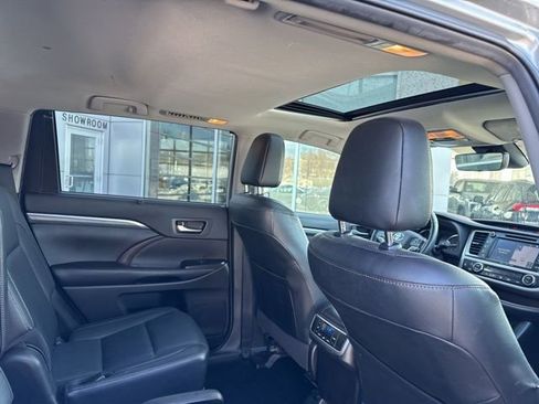 Used 2019 Toyota Highlander Limited image 29
