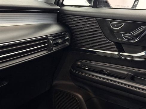 Used 2022 Lincoln Corsair FWD image 32