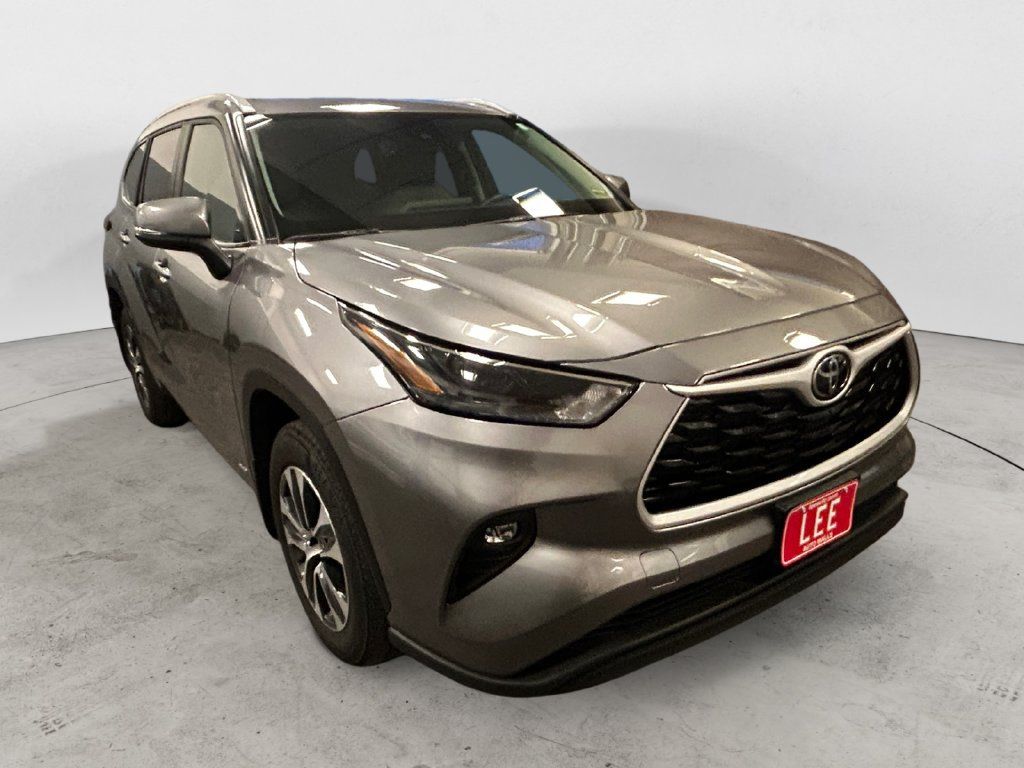 Used 2026 Toyota Highlander XLE AWD/4WD image 7