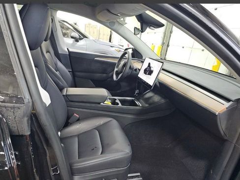 Used 2024 Tesla Model Y Long Range AWD/4WD image 13