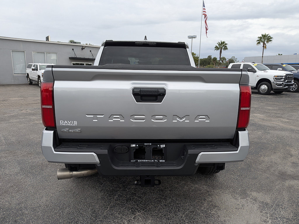 Used 2025 Toyota Tacoma SR5 AWD/4WD image 5