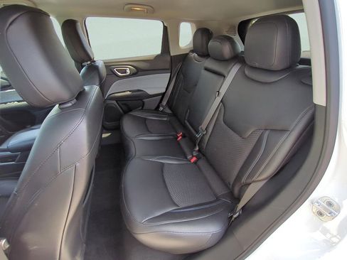 Used 2022 Jeep Compass Latitude FWD image 10