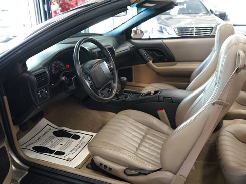 Used 2002 Chevrolet Camaro Z28 w/ Sport Appearance Pkg RWD image 31