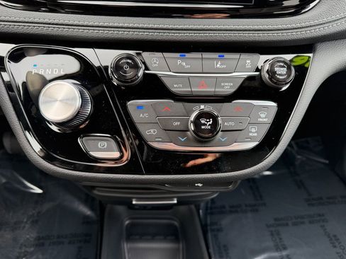 New 2026 Chrysler Pacifica Select w/ S Appearance Package image 28