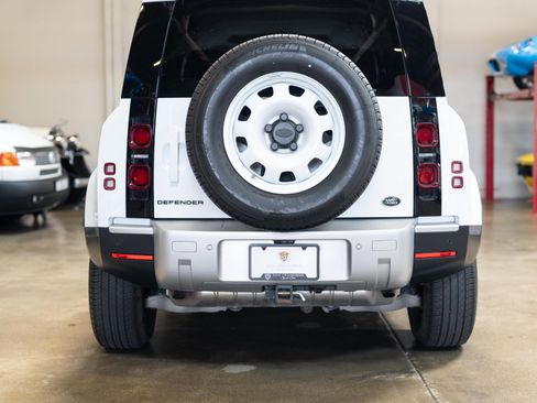 Used 2020 Land Rover Defender 110 image 40