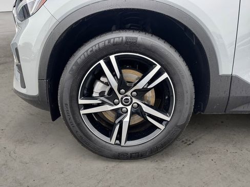 Certified 2025 Volvo XC40 B5 Core AWD/4WD image 9
