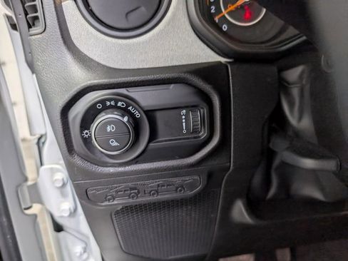 Used 2025 Jeep Gladiator Sport AWD/4WD image 18
