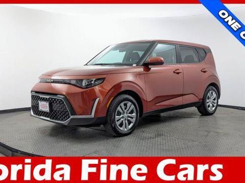 Used 2023 Kia Soul LX FWD image 1