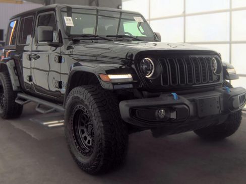 Used 2024 Jeep Wrangler Unlimited w/ LED Headlamp & Fog Lamp Group AWD/4WD image 4